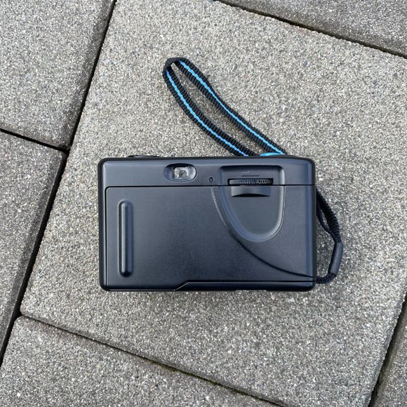 35mm Film Camera - Halina Panorama Camera - Picture 3 of 5